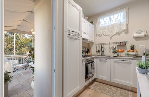 Lucca Historical Center Apartment | CASA UCCELLINI Apartment with a Romantic Terrace
