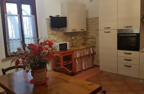 Nibbiaia House | Casa Valbella, has a beautiful panoramic view of the surrounding landscape