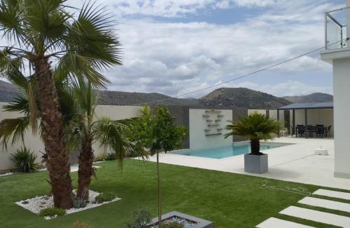 Iznajar House | CASA VALDEARENAS