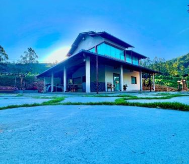 Vitor Hugo House | Casa Vale das Pedras