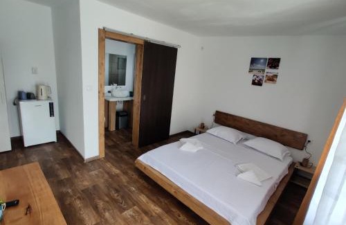 Douazeci si Trei August House | Casa Vlad