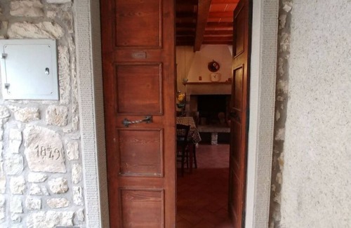Quota House | CasaMerli Apartment on 2 levels in medieval hamlet Le case di Quota
