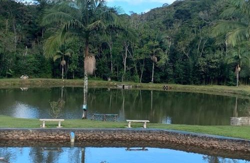 Juquitiba House | Casas de Campo com Piscina, Pesca - Mata Atlântica