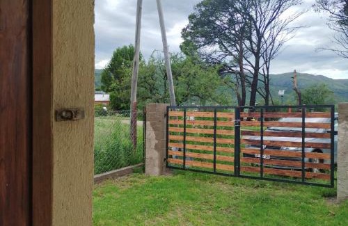 Huerta Grande House | Casas HG-Desayuno sencillo entregado al check in-Pileta climatizada en predio a 2 kilómetros-Acepta mascotas bajo petición-Cochera para 1 auto