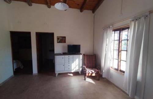 Huerta Grande House | Casas HG-Desayuno sencillo entregado al check in-Pileta climatizada en predio a 2 kilómetros-Acepta mascotas bajo petición-Cochera para 1 auto