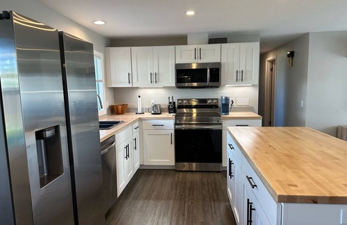 Southeast Eugene House | Cascade Cottage: Comfy & Cozy, family friendly, close to dining, parks, wineries