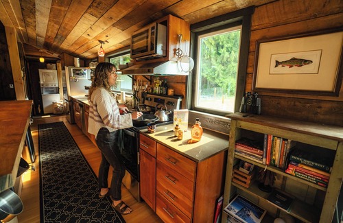 Baring House | Cascade Crossing- fenced yard, spa, tons of amenities near Stevens Pass