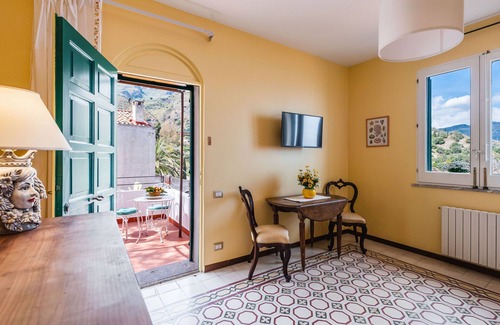 Spisone Apartment | Casetta Amelia Apts by Wonderful Italy
