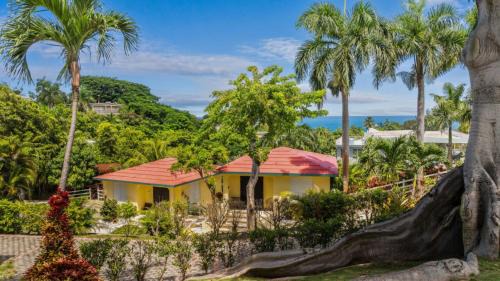 Puntas Apartment | Casita 2 at Ceiba Tree Inn. Tranquility with Garden Views and Pergola with Ocean Overlook