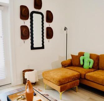 McNeil Apartment | Casita Cactus - Poolside Charm near Domain & Q2