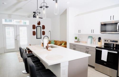 McNeil Apartment | Casita Cactus - Poolside Charm near Domain & Q2