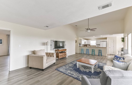 Indian Beach House | Casita Del Mar: Cozy Galveston Beach House short walk to the beach!