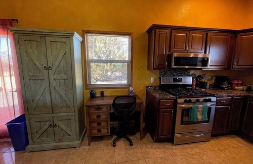 Pinon Hills House | Casita del Sol - Exceptional One Bedroom Santa Fe Home on 2.5 Acres