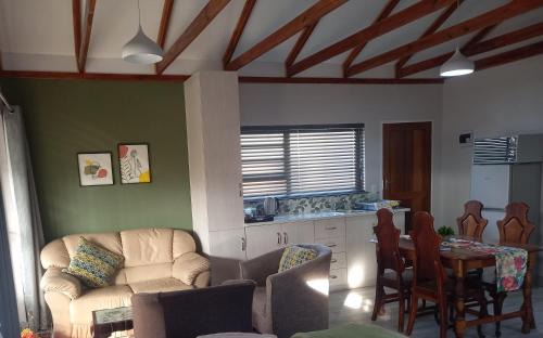 Universitas Apartment | Casita Grato