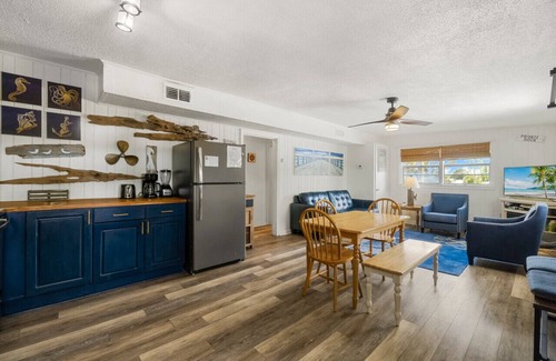 Laguna Beach Condo | Castaway Cottage|Laguna Beach|Pet Friendly|Steps to Beach