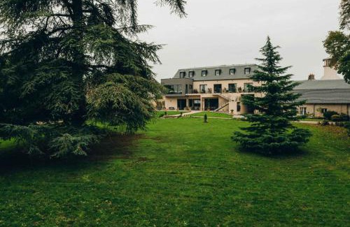 Fey House | Castel Féy