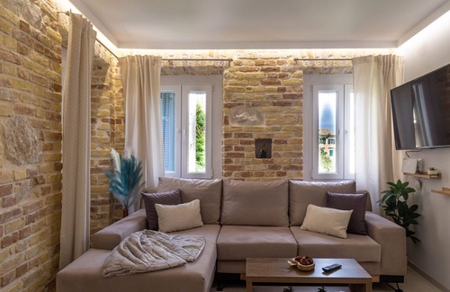 Old Town Apartment | Castello Nuovo Suite by CorfuEscapes