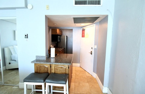 Mid Beach Condo | Castle 828 Oceanfront Studio with Balcony! Free Parking, Pool, Beach, Gym, Tennis, and more!