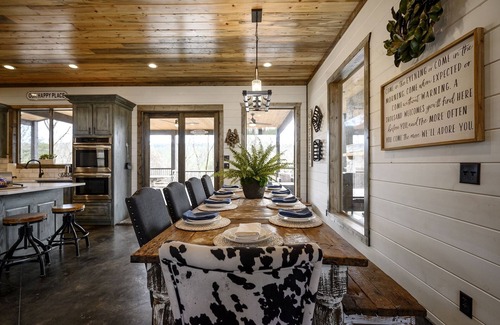 Pickens Cabin | CASTLE BLACK-SECLUDED ULTRA HIGH LUXE CABIN ON THE CREEK| 8 BEDROOMS