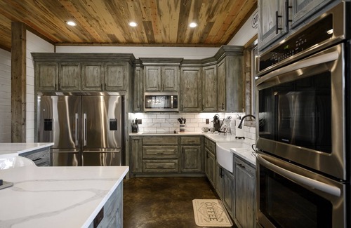 Pickens Cabin | CASTLE BLACK-SECLUDED ULTRA HIGH LUXE CABIN ON THE CREEK| 8 BEDROOMS