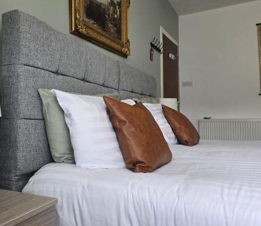 Dunfermline Apartment | Castleblair Snug - Entire Flat in Dunfermline