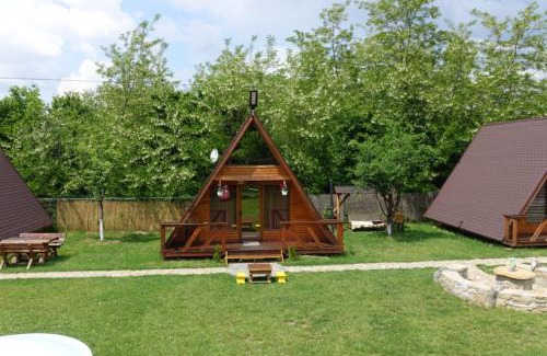 Avrig Apartment | Casute in copac & Case A frame