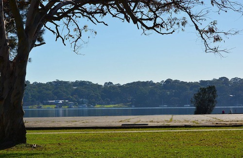 Rathmines Resort | CATALINA LAKEFRONT RETREAT Large group accommodation 2 wings Pelican Kookaburra