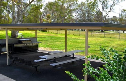 Rathmines Resort | CATALINA LAKEFRONT RETREAT Large group accommodation 2 wings Pelican Kookaburra