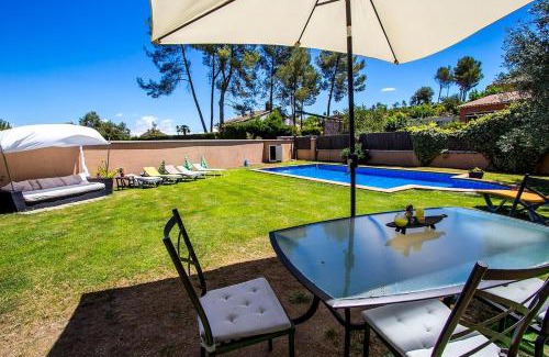 Can Vinyals Villa | Catalunya Casas Modern and spacious with private pool close to BCN