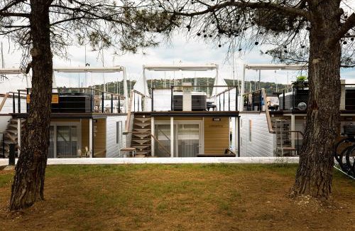 Seca Apartment | Categorical Floating House