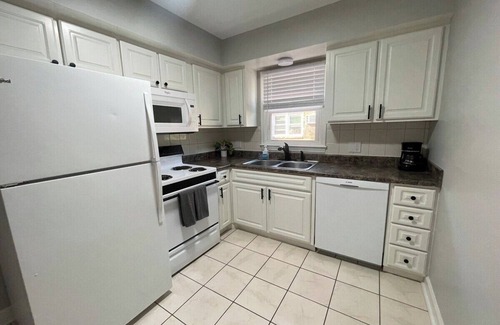 Joslyn Castle Apartment | Cathedral View, Walk to UNMC, Pet Friendly