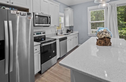 Whalehead Beach Condo | Cavalier Cottage Single Level Condo Mins to Beach