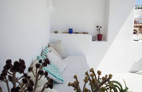 Megalochori House | Cave house in beautiful local village with views, gym and relaxing atmosphere