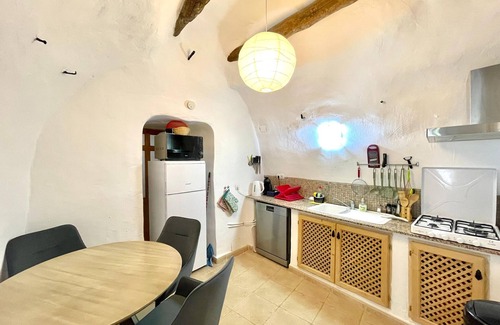 Cullar House | Cave house Nadieh with pool and facilities for PRM