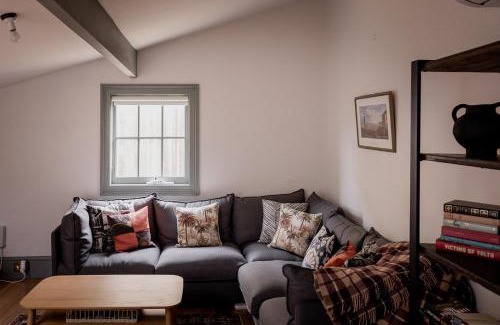 Hobart Central Business District House | Cavell Street Cottage in West Hobart