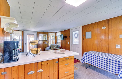 Poplar Ridge Cottage | Cayuga Lake Cottage: Private Dock & Deck!