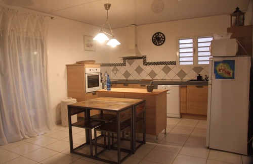 Saint-Andre House | Caze ti/3-room house with veranda and courtyard