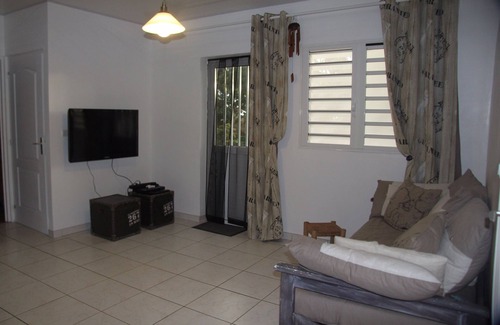 Saint-Andre House | Caze ti/3-room house with veranda and courtyard