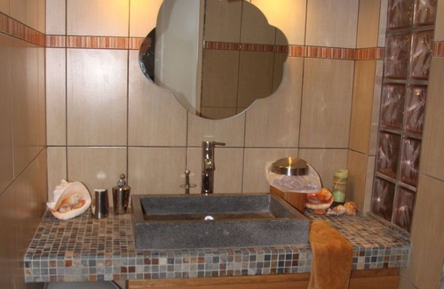 Saint-Andre House | Caze ti/3-room house with veranda and courtyard