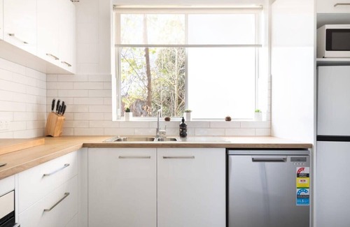 Launceston CBD Apartment | CBD Apartment by the Park: WiFi & Parking