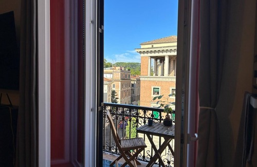 Rione XI Sant'Angelo Apartment | CBMC - Couldn't Be More Central! New, panoramic, close to everything!