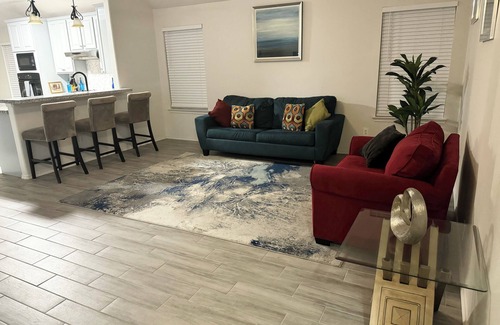 Houston House | CeCe's Place - Close to all of Houston's Finest