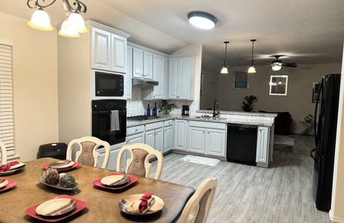 Houston House | CeCe's Place - Close to all of Houston's Finest