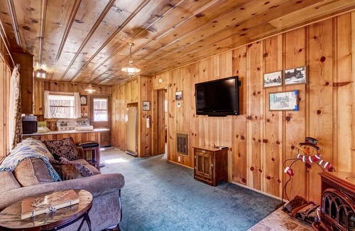 South Lake Tahoe Cabin | Cedar Cabin Lake Tahoe -Walking Distance to the Lake and Heavenly Gondola