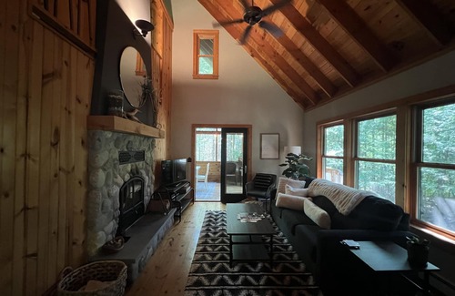 Bayfield House | Cedar Chalet @ Brickyard Creek, A Year-Round Boreal Forest Oasis