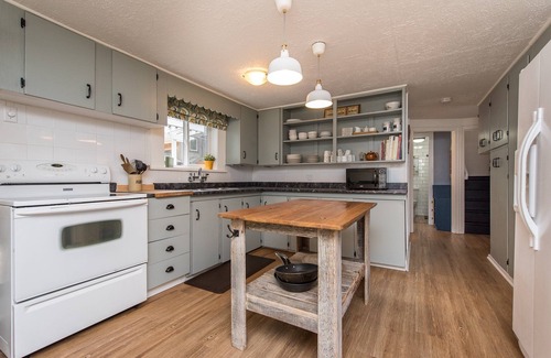Cultus Lake House | Cedar Cottage @ Cultus - A Great Place to Relax