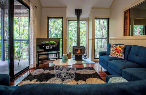 North Tamborine Hotel | Cedar Creek Lodges