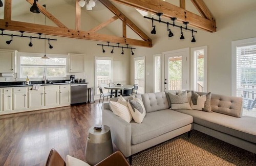 Fredericksburg House | Cedar Haus: Modern Guesthouse in Fredericksburg