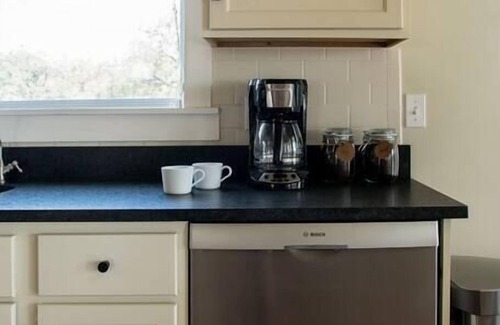 Fredericksburg House | Cedar Haus: Modern Guesthouse in Fredericksburg