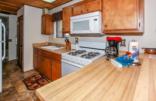 Big Bear House | Cedar Pines - Mountain home in a tree filled neighborhood with WIFI